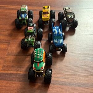 Monster Truck Toy Set - Multicolor 6 cars grave digger and more